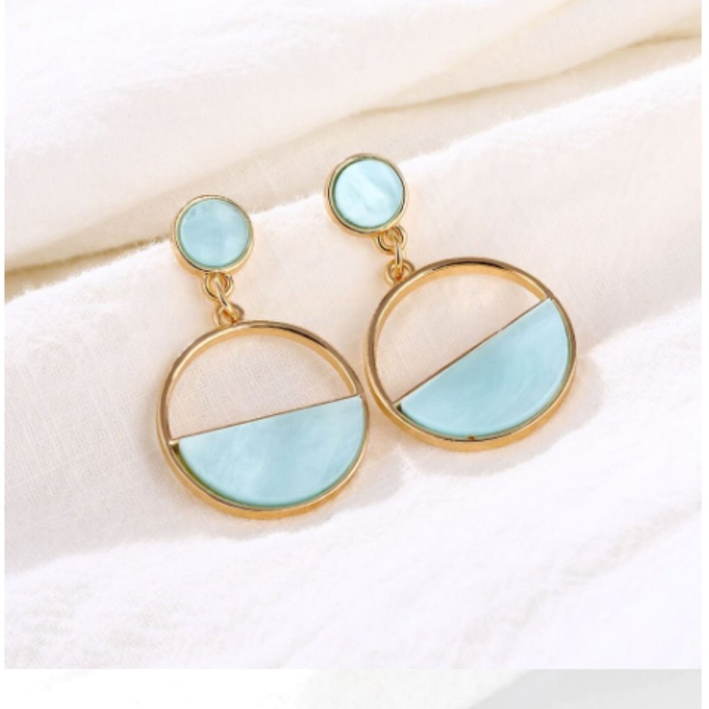 “Round & Round” Marble Resin Circle Dangle Earring - Picture 3 of 9